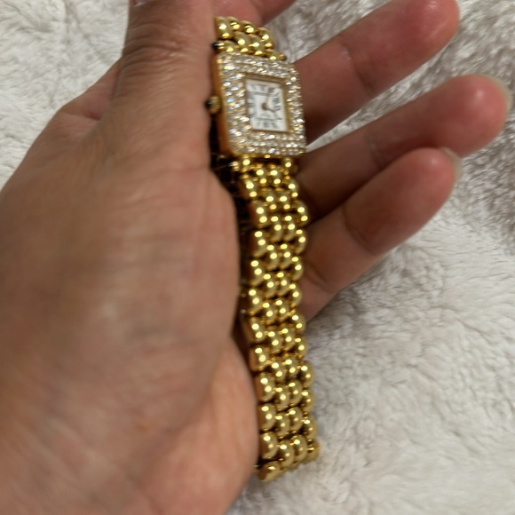 Chopard classic 18k with diamonds watch - Picture 14 of 15